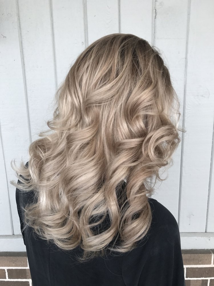 Trendy barvy vlasů 2019 trendy blond tóny