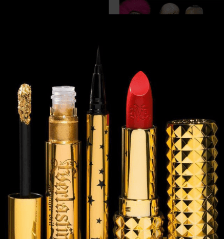 Peržiūrėkite prabangią ir kerinčią Kat Von D's 10 metų kolekciją jos svetainėje, taip pat „Sephora“!